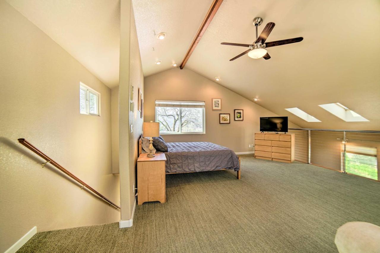 Hilltop Loft Ukiah Vacation Rental! Exterior foto