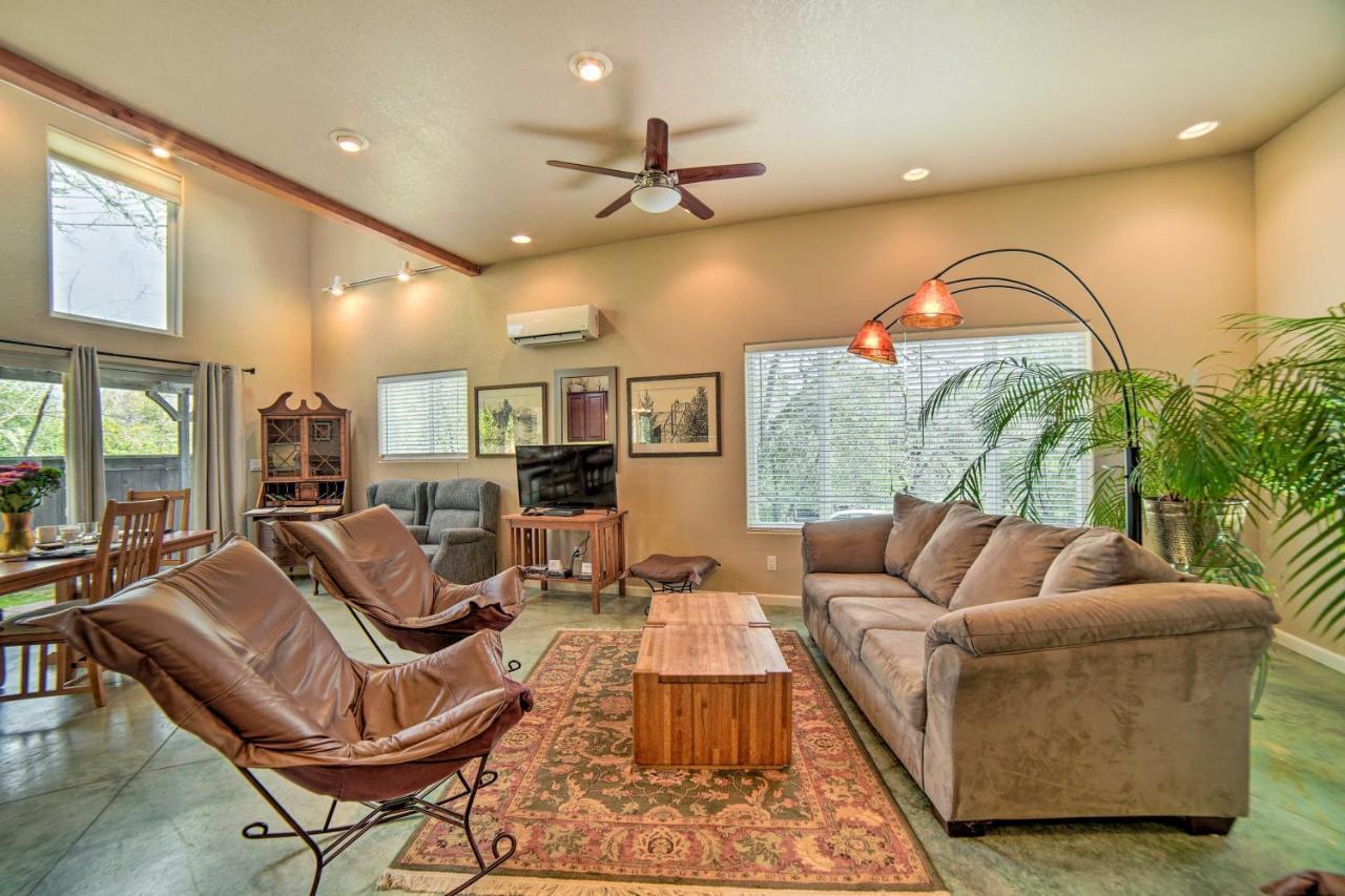 Hilltop Loft Ukiah Vacation Rental! Exterior foto