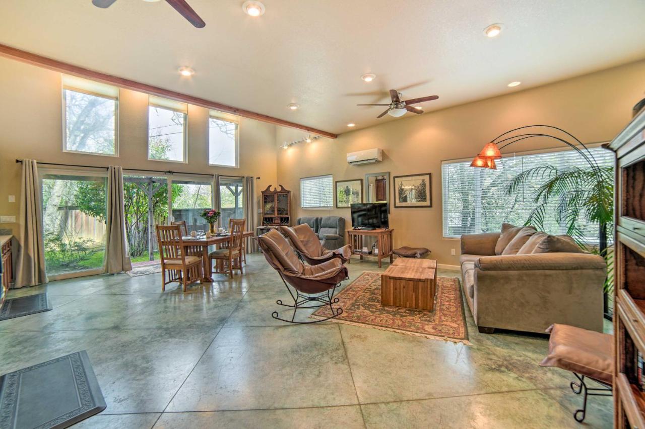 Hilltop Loft Ukiah Vacation Rental! Exterior foto