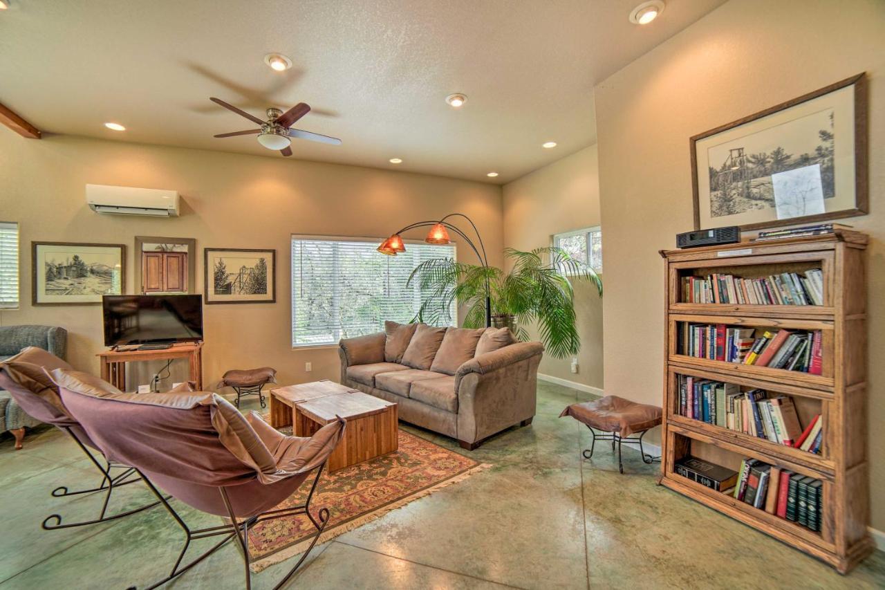 Hilltop Loft Ukiah Vacation Rental! Exterior foto